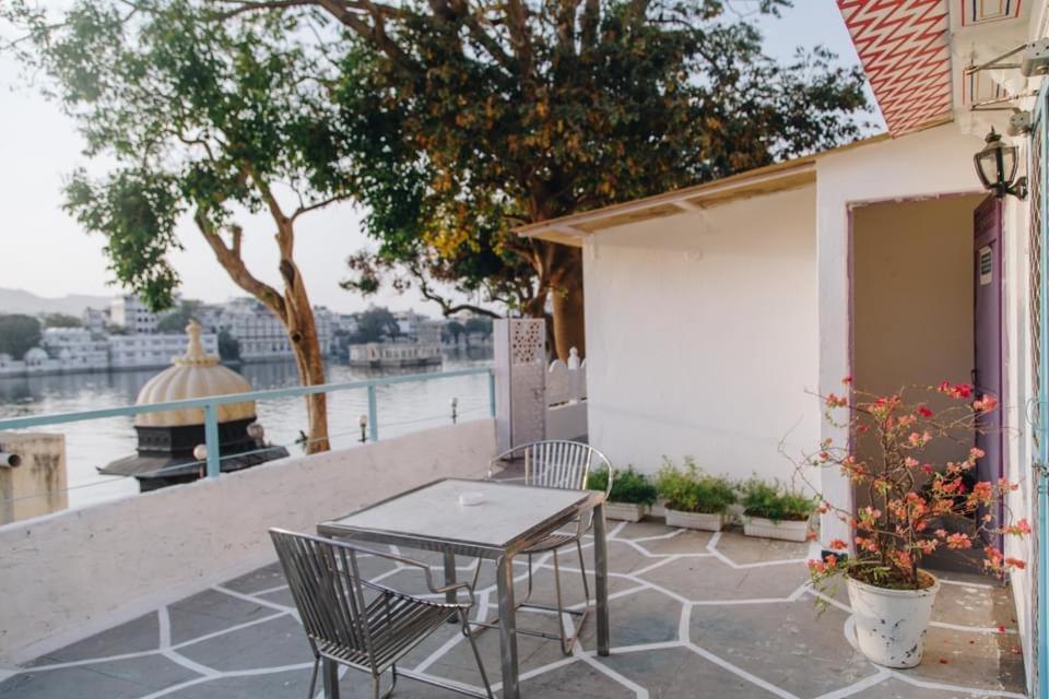Gypsy Child Lake Hostel Udaipur Kültér fotó