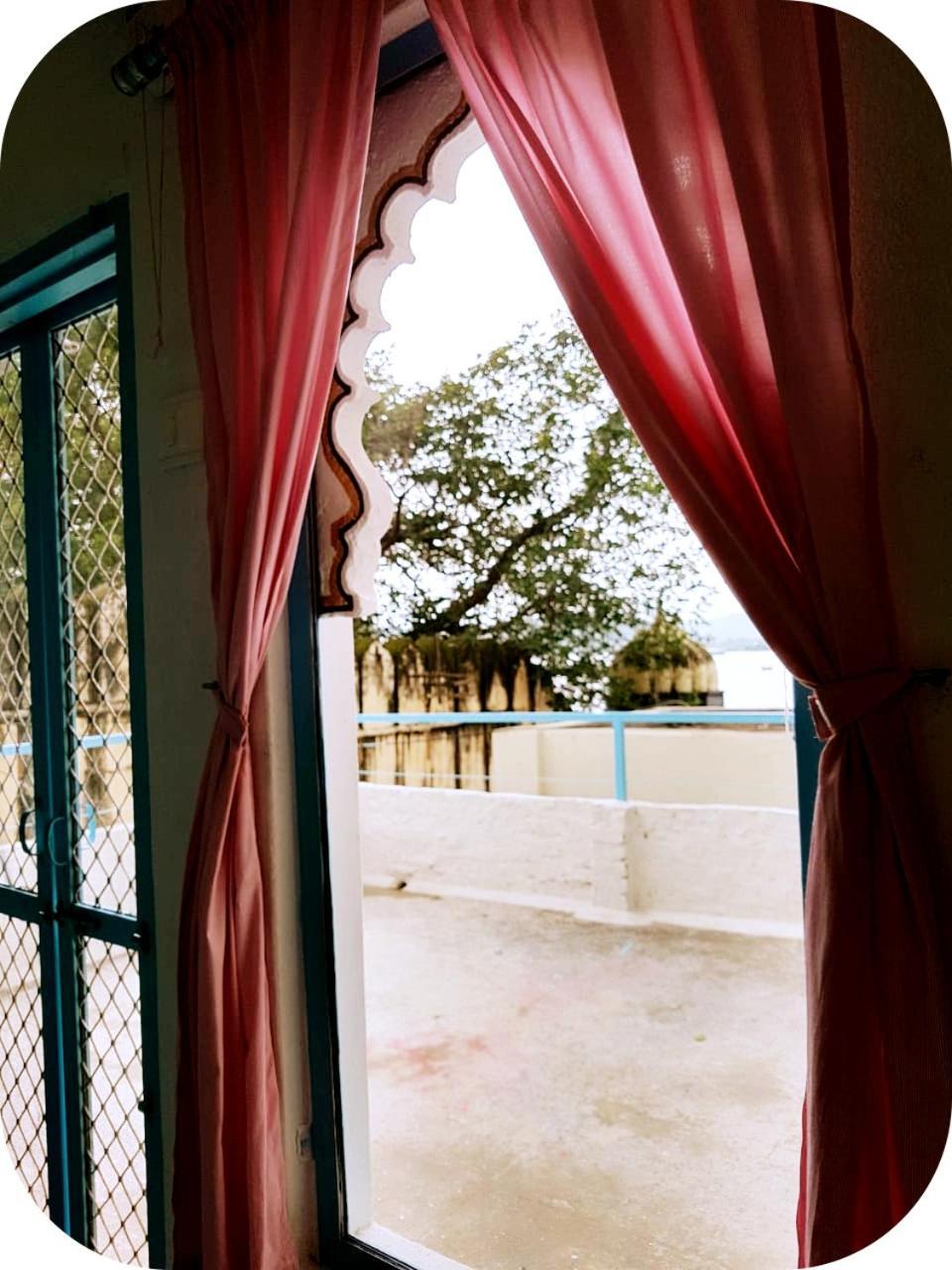 Gypsy Child Lake Hostel Udaipur Kültér fotó